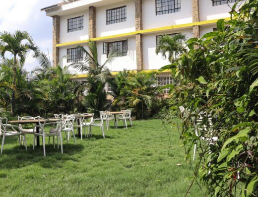 Hotel Tobriana showing an outside view