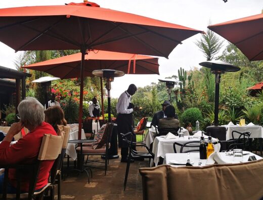 An image showing people dining at Matteo’s Italian Restaurant